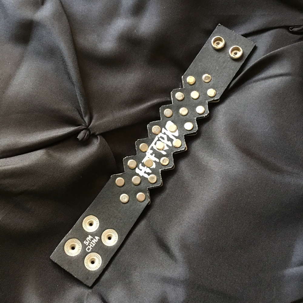 HOT Topic STUDS - Picture 2 of 6